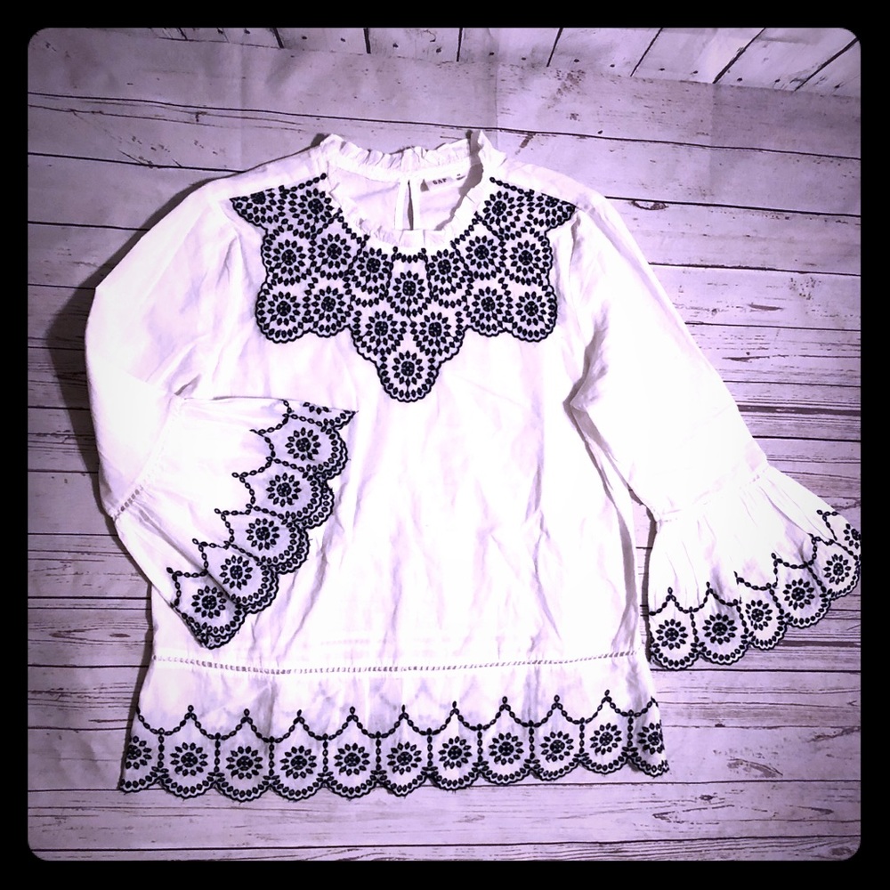 Bell sleeve top